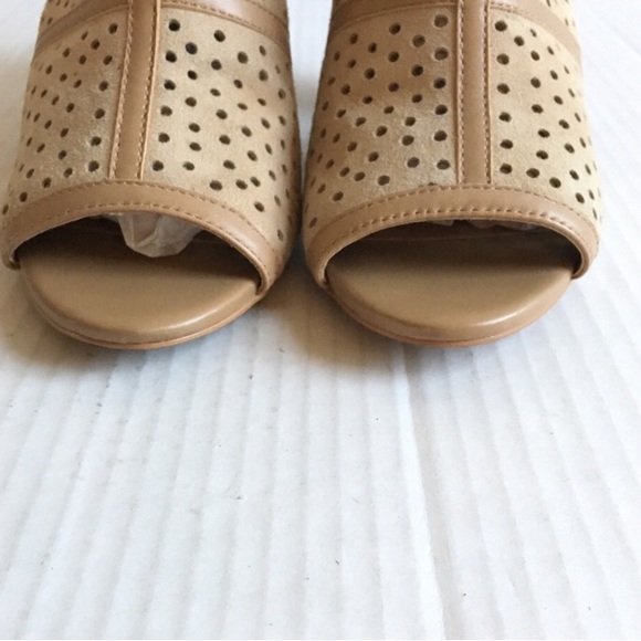 Amelia Grace Lasered Cut Peep Toe - Picture 4 of 5